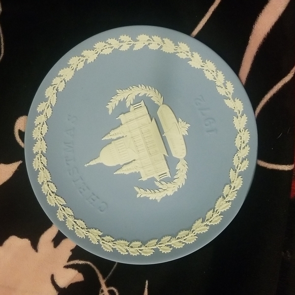 Vintage 50 yr Christmas 1972 St. Paul's Cathedral Plate 8" Wedgwood En… - Picture 3 of 9